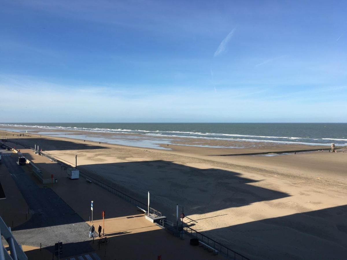 Studio 4 pers met Frontaal Zeezicht&privé zwembad Oostende Extérieur photo